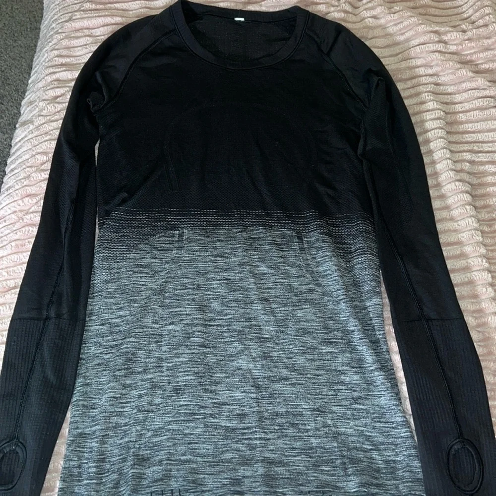 Swiftly Tech Long-Sleeve Shirt 2.0 *Hip Length, Crew black & white Ombré, EUC. - Picture 7 of 13